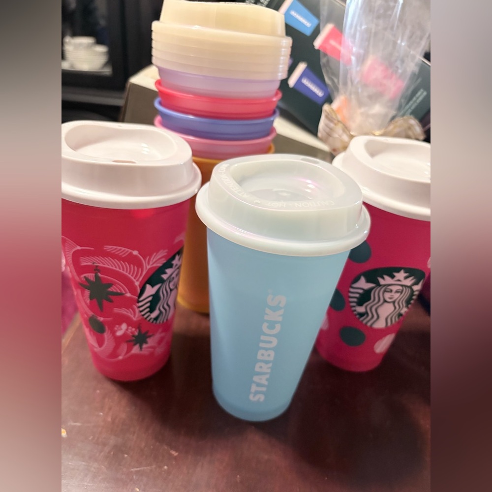 GIVE AWAYS❣️Starbucks Pink and Blue Reusable Party Cups❣️